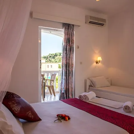 Lägenhetshotell Aladdin Tsillivi 4*